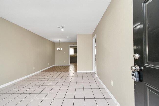Building Photo - 1736 Crestdale Dr
