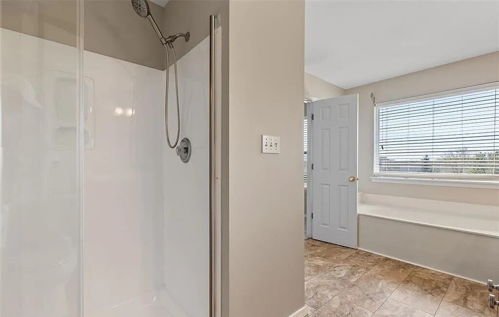 Building Photo - 605 Thornridge Dr