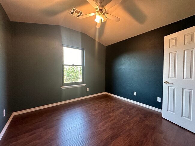 Building Photo - 6816 SW Drakestone Blvd