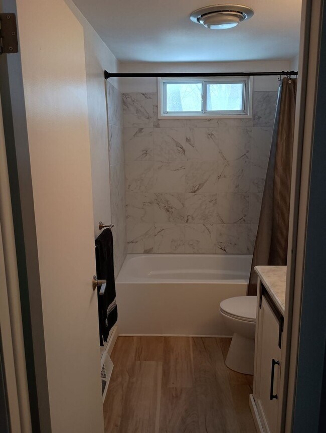 Building Photo - Private 2 bed 1.5 bath home in Spring Lake