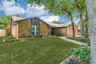 Building Photo - 3012 Pin Oak Ln
