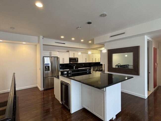 Building Photo - 10440 SW Stephanie Way