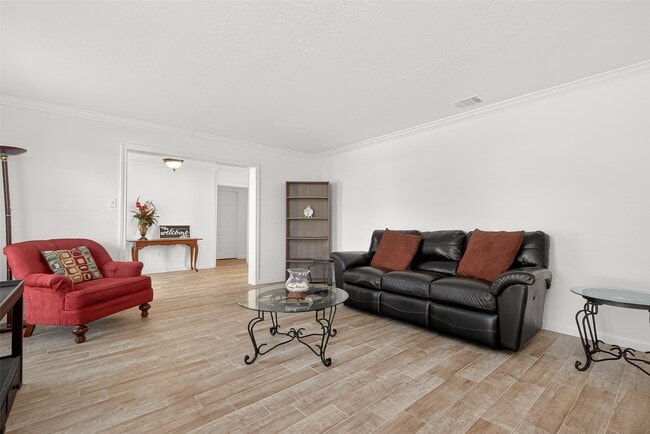 Building Photo - 3815 Fernglade Dr