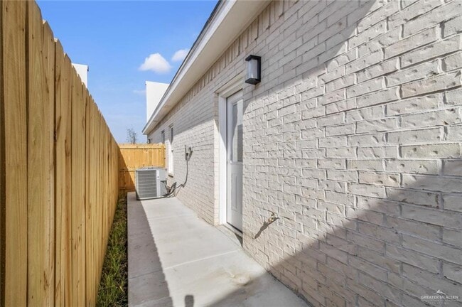 Building Photo - 10 Yosemite Dr