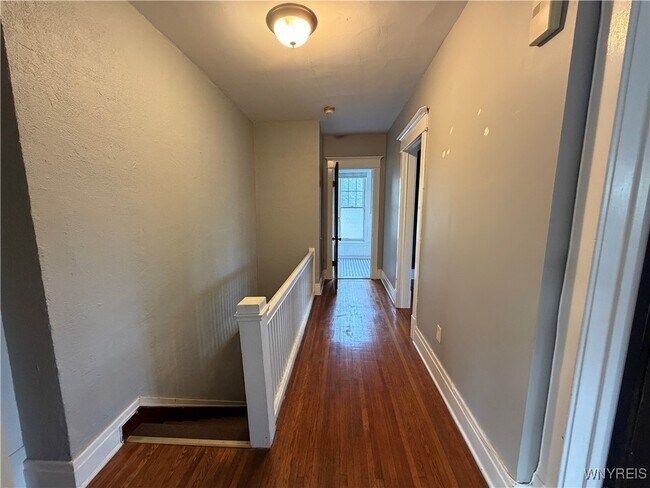 Building Photo - 180 Richmond Ave