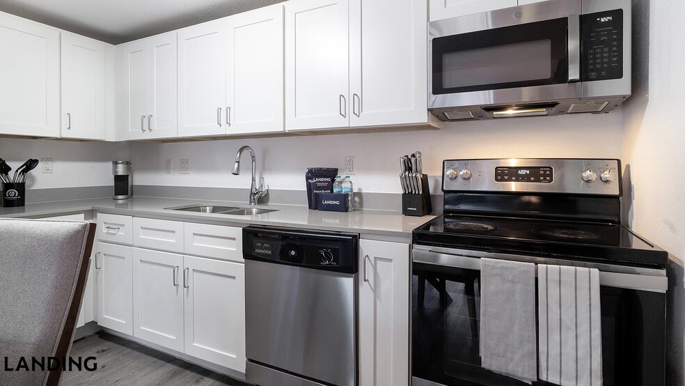 Building Photo - 2851 Maingate Village Cir