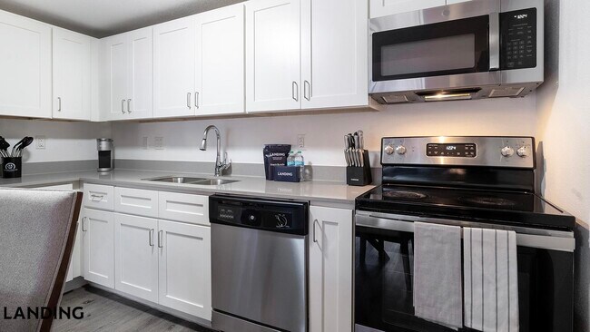Building Photo - 2851 Maingate Village Cir