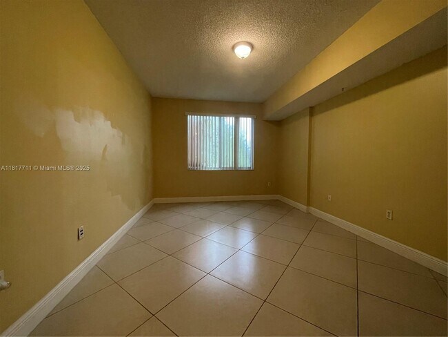 Building Photo - 6984 SW 39th St