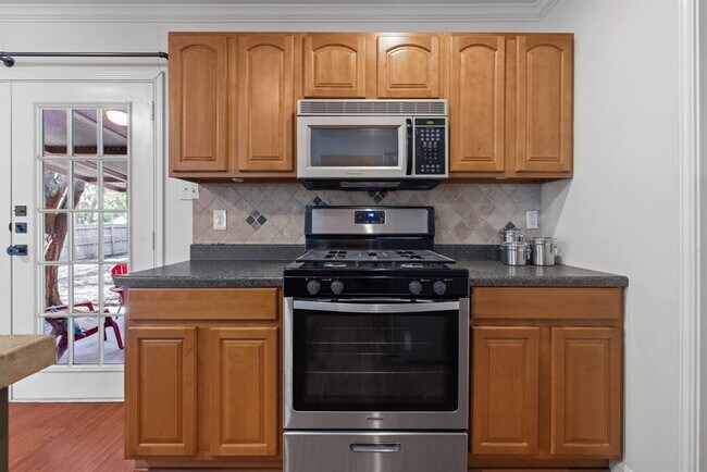 Building Photo - 5306 Basswood Ln