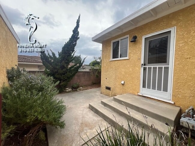 Building Photo - 3 BEd 1.75 Bath House in South Redondo Beach.
