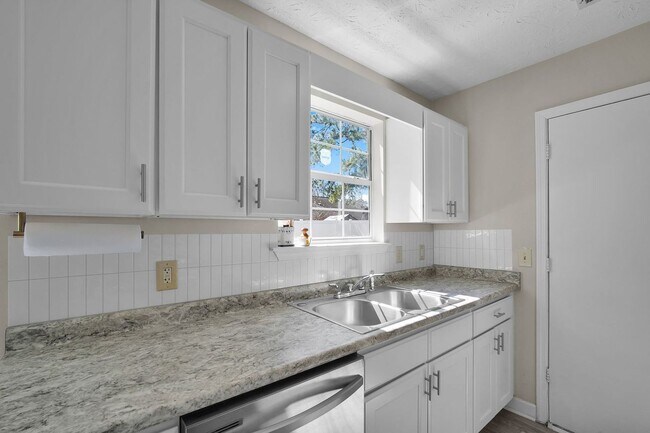Building Photo - 234 Bordeaux Ln