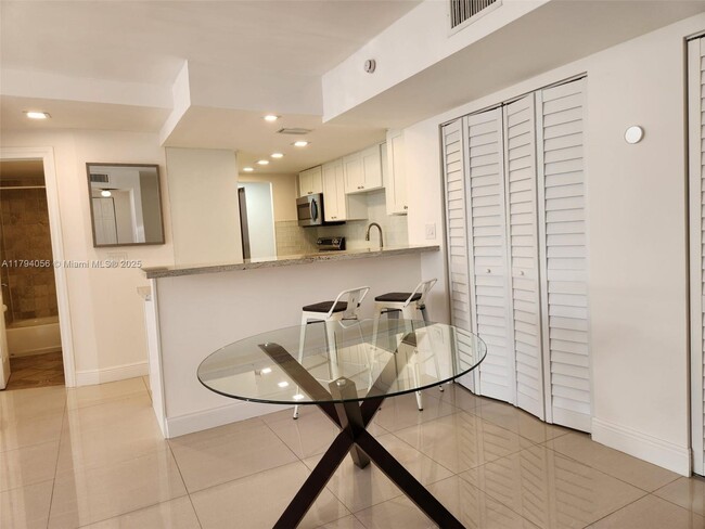 Building Photo - 5201 Orduna Dr