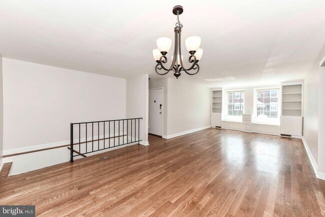 Building Photo - 3057 S Buchanan St