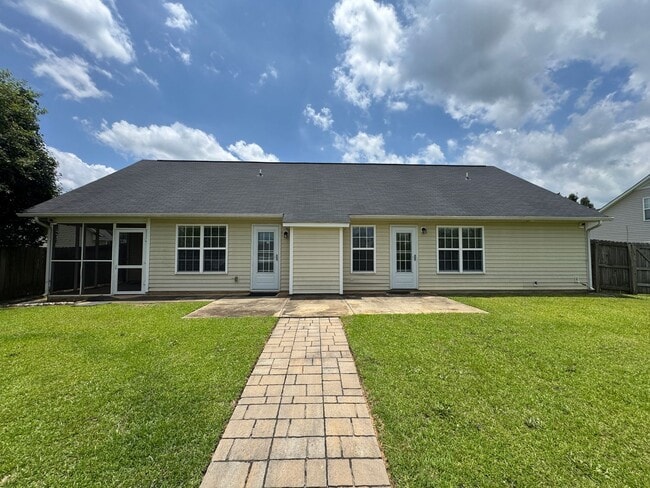 Building Photo - Charming 3 Bed Home Plus Bonus Room