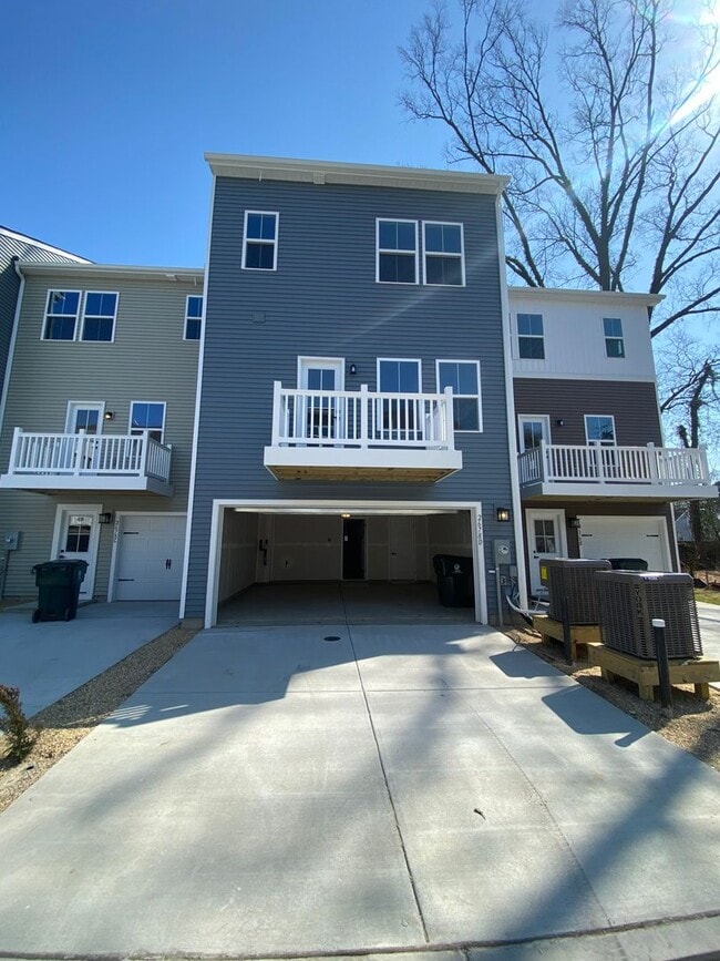 Building Photo - Edge at Azalea