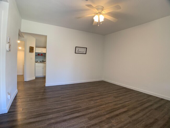 Building Photo - 404 N Findlay Ave