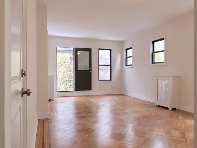 Building Photo - 3 bedroom in Brooklyn NY 11209