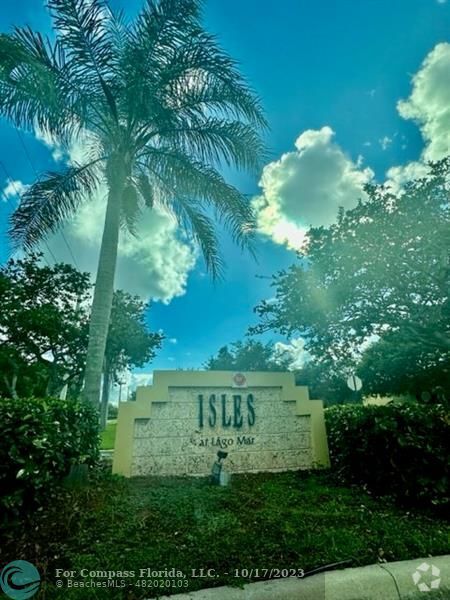 Building Photo - 12980 Vista Isles Dr