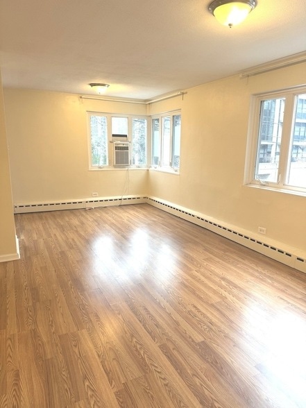 Building Photo - 708 W Bittersweet Pl