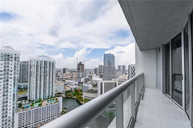 Building Photo - 485 Brickell Ave