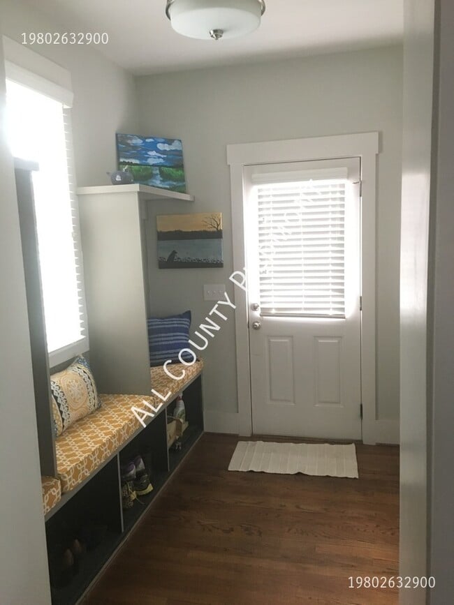 Building Photo - 913 Sedgefield Rd