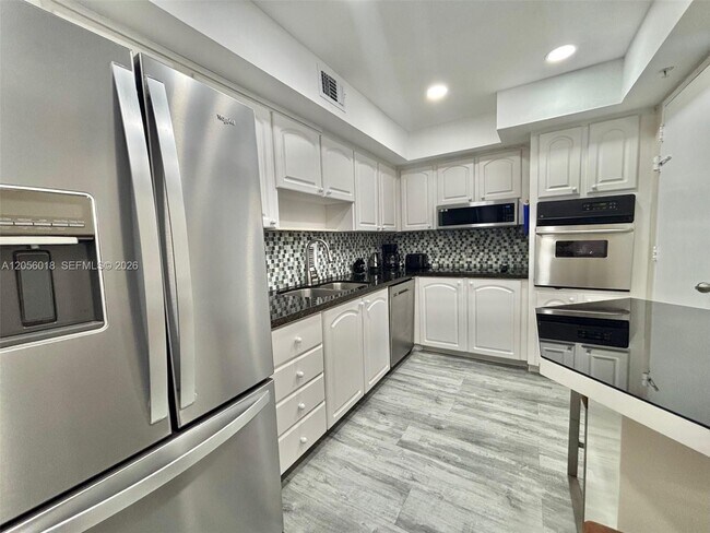 Building Photo - 3901 S Ocean Dr