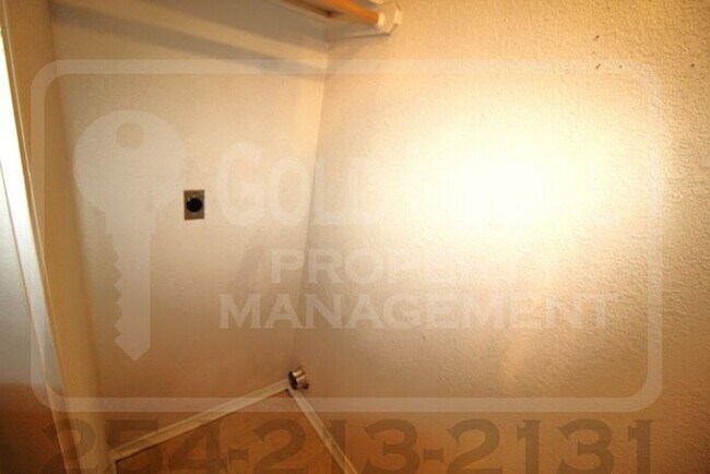 Building Photo - 5805 Redstone Dr