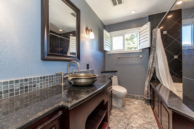 Building Photo - 16770 Wild Oak Ct