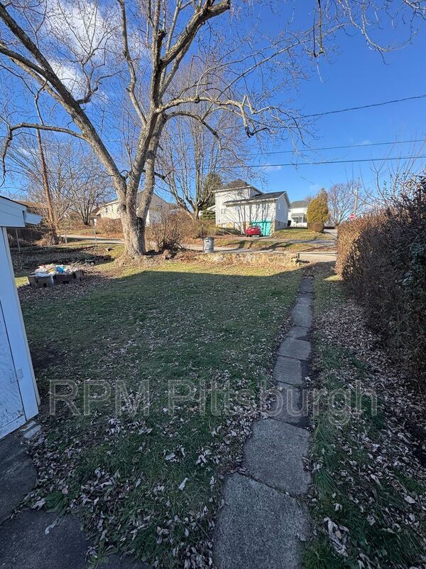 Building Photo - 601 Farnsworth Ave