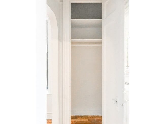 Building Photo - 141 E 54th St