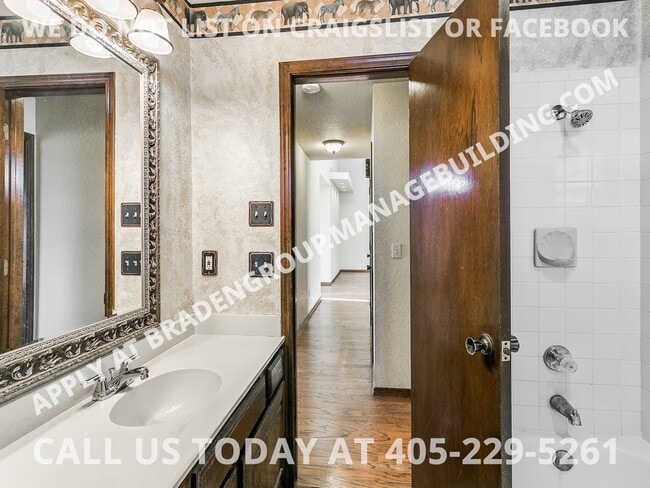 Building Photo - 3837 Sunward Cir