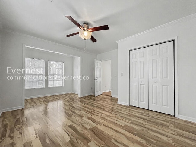 Building Photo - 1065 Fair St SW