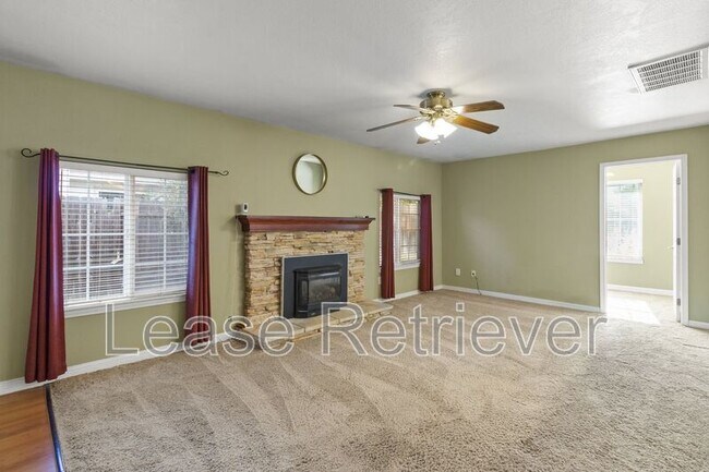 Building Photo - 1244 Royal Oaks Dr