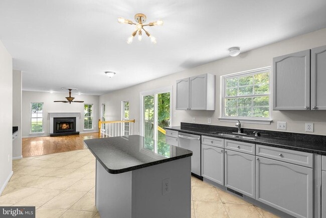 Building Photo - 10004 Field Stone Ct