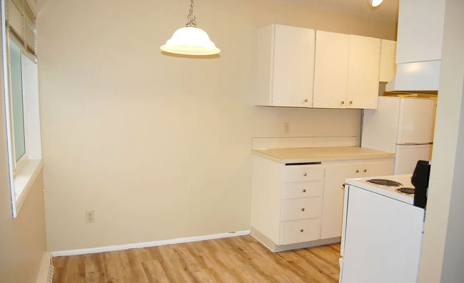 Building Photo - 424 Summit Ave E