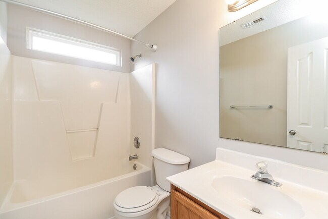 Building Photo - 15239 Pangborn Pl