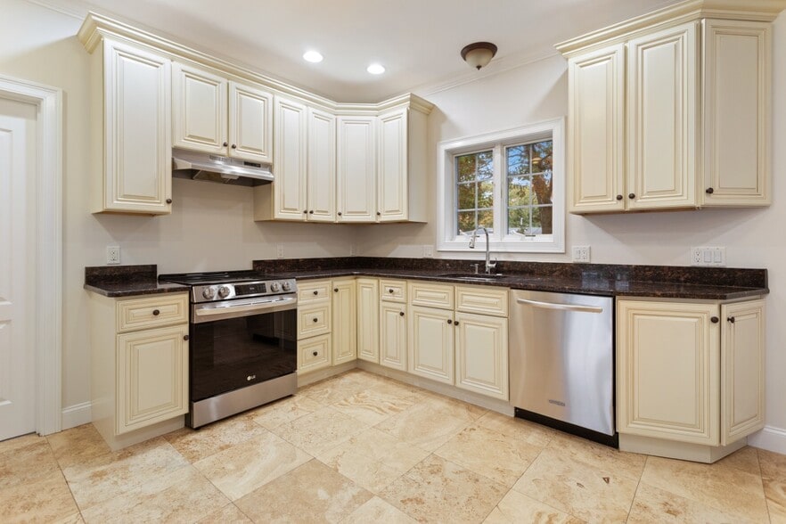 Building Photo - 9 Bagnall Ave