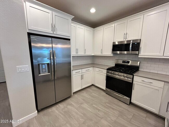 Building Photo - 6581 S Abbey Ln