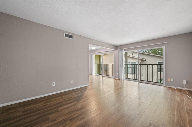 Building Photo - 2124 Burton Dr