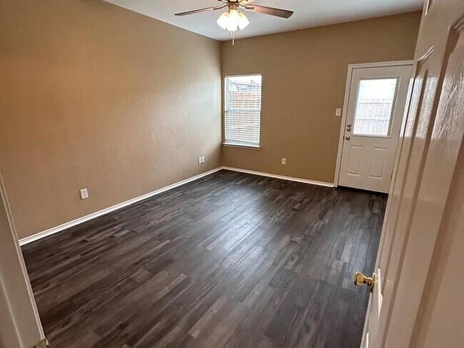 Building Photo - 990 Sierra Vista Ct