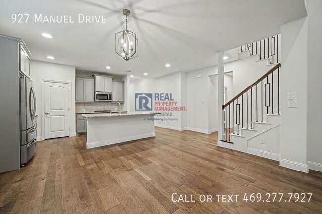 Building Photo - 927 Manuel Dr