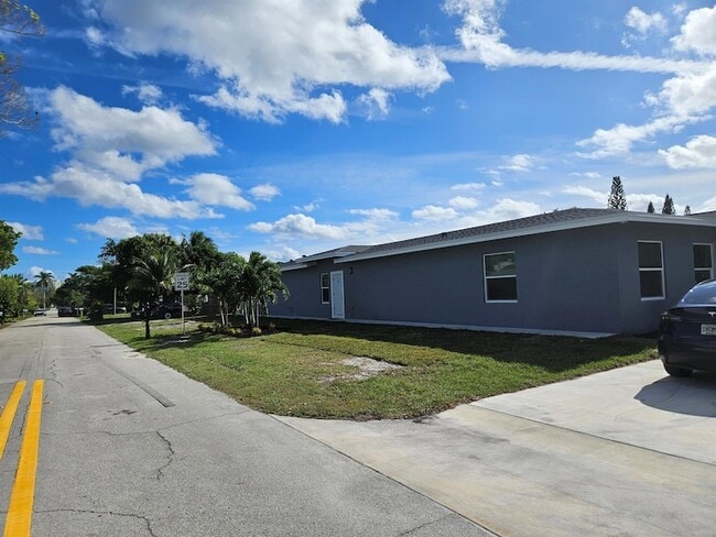 Building Photo - 100 Dover St