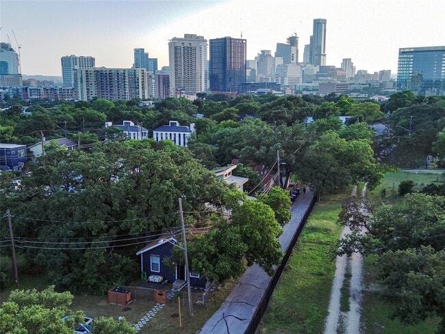 Building Photo - 1308 San Bernard St