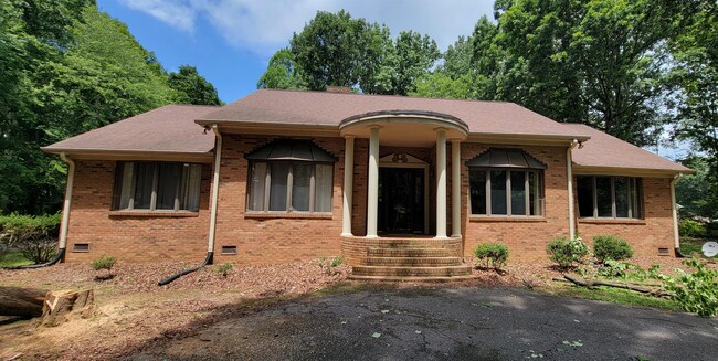Building Photo - 3021 Puetts Chapel Rd