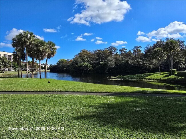 Building Photo - 2900 NW 42nd Ave