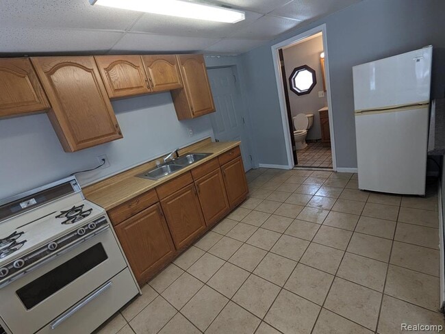 Building Photo - 965 Walton - Studio