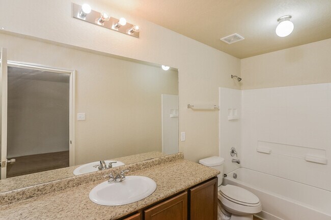 Building Photo - 10607 Hunters Pond