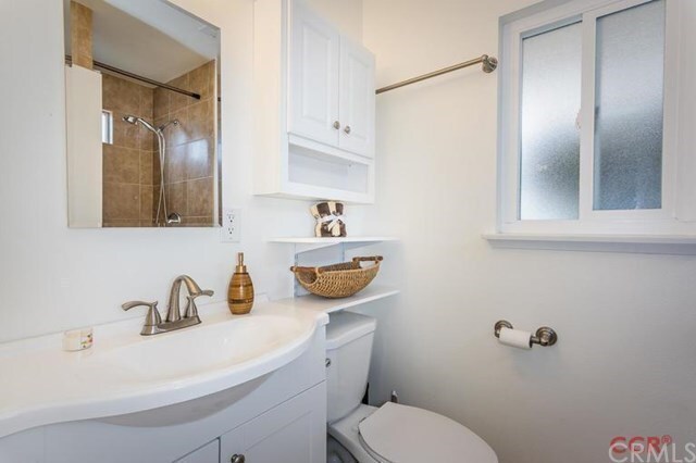 Building Photo - 5 Bedroom 2 Bath