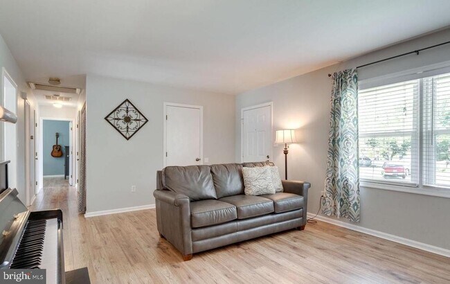 Building Photo - 10121 Cheswick Ct