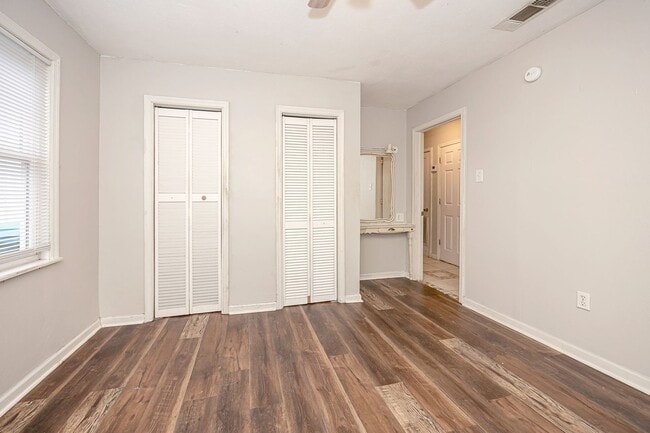 Building Photo - Cute Rental Home